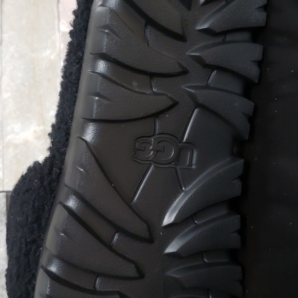 UGG Women's Cozetta Curly Slides - Picture 8 of 8